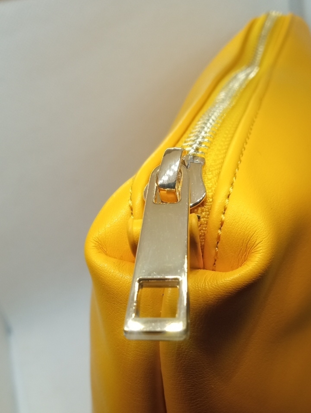 FOREVER 21 MAKE UP BAG - Picture 4 of 8